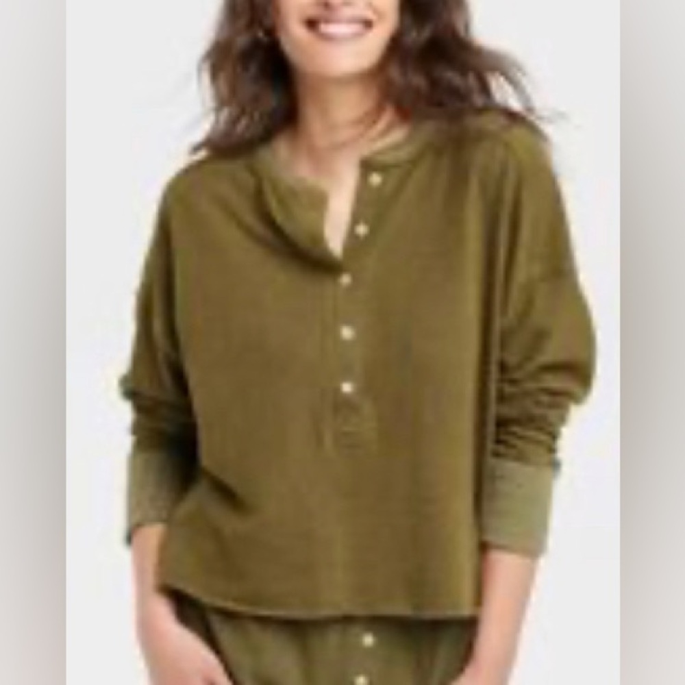 *4/$20* Universal Thread Cropped Distressed Henley, Green, sz XS